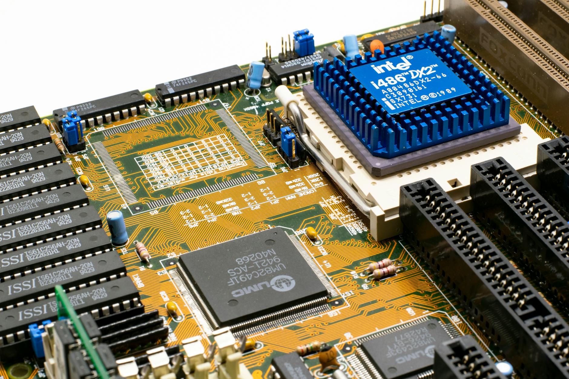 半導体製造装置のクリーンルーム作業のイメージ写真